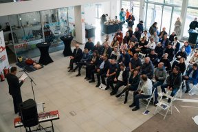 TUDI BATERIJE LAHKO ZAGORIJO IN VARNOST ELEKTRIČNIH VOZIL