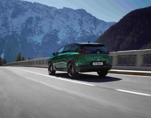 NOVI C5 AIRCROSS PONUJA BREZSKRBNO VOŽNJO Z VEČ PROSTORA, UDOBJA IN TEHNOLOGIJ, ZDAJ NA VOLJO TUDI V ELEKTRIČNI RAZLIČICI